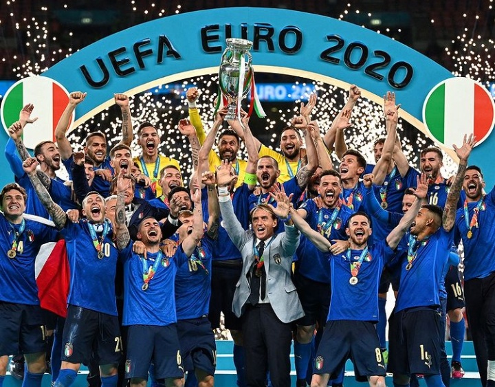 Tim Italia merayakan gelar juara piala Eropa 2020 setalah mengalahkan tim Inggris lewat adu penalti, Wembley stadium Senin (12/7/2021) dini hari WIB. Foto : akun Instagram resmi euro 2020
